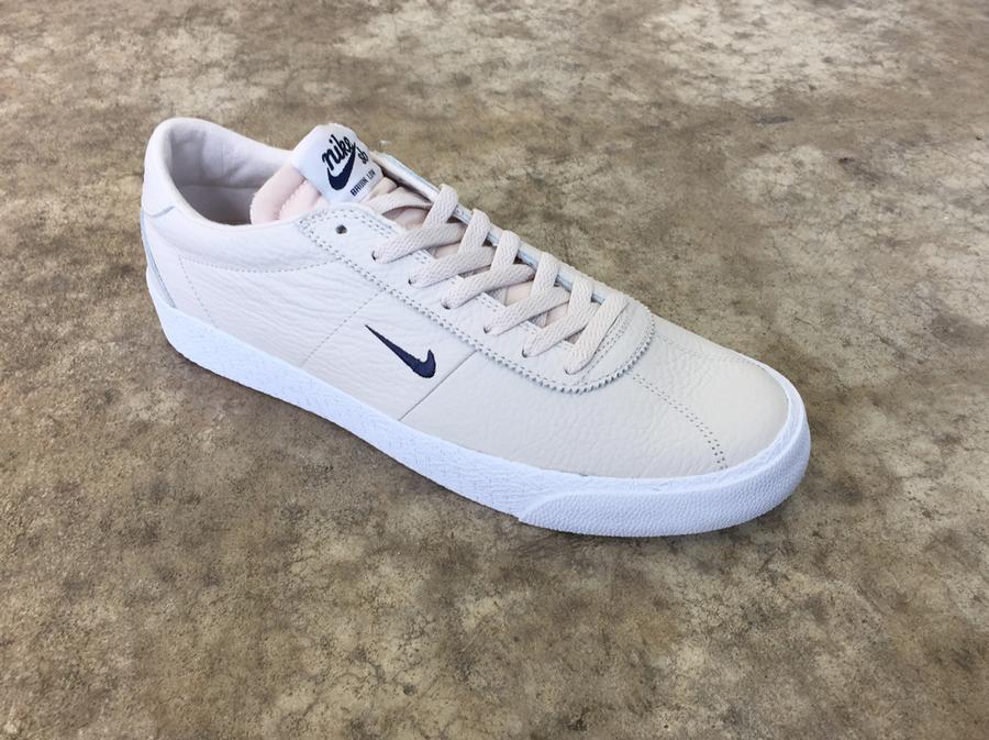 nike zoom bruin white