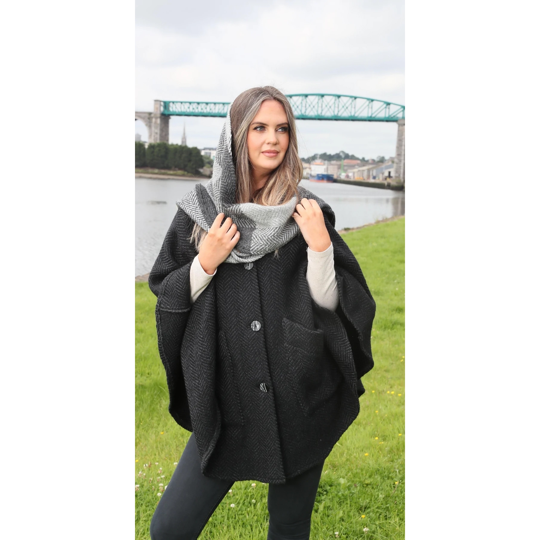 Branigan Weavers Irish Cape Tina (Killybegs Black) Clothing Capes ...