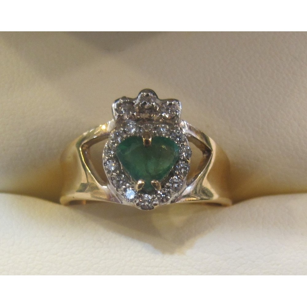 Gold emerald claddagh on sale ring