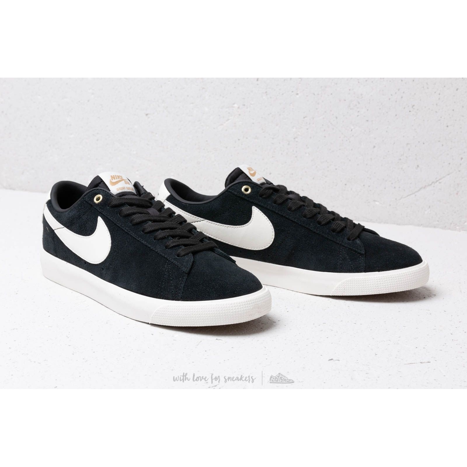 nike sb zoom blazer low gt black sail